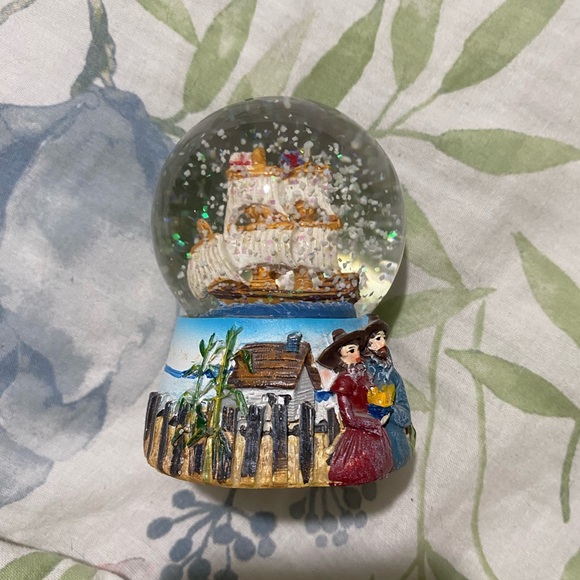 Snowglobe - Picture 2 of 2